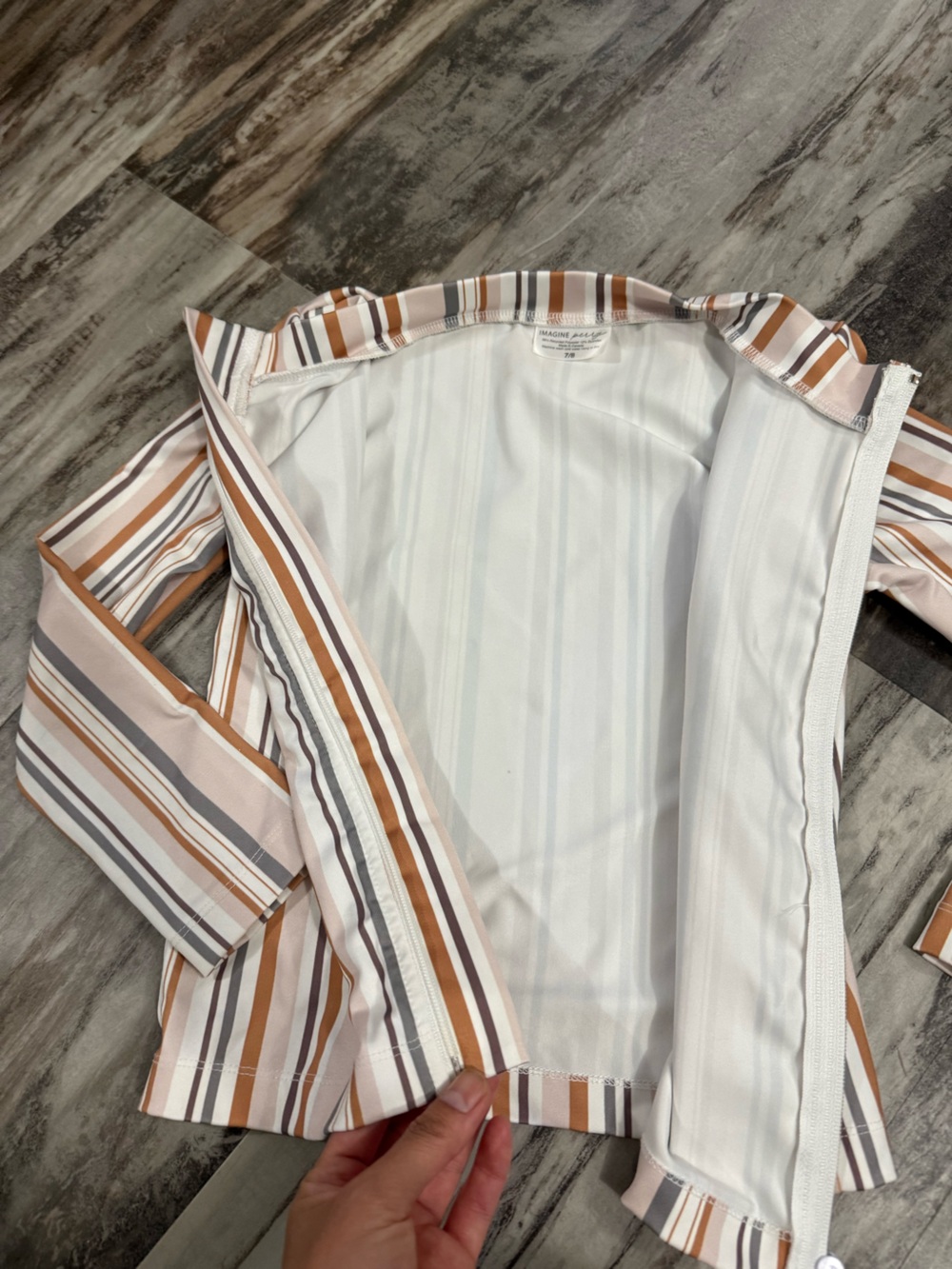 Imagine Perry Boys Front Zipper Rashguard Size 7/8